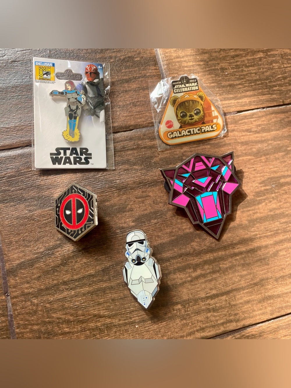 Lot Of 5 Pins Star Wars And Marvel